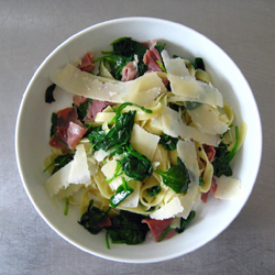 Tagliatelle_with_ham,_spinach_and_parmesan,_2009